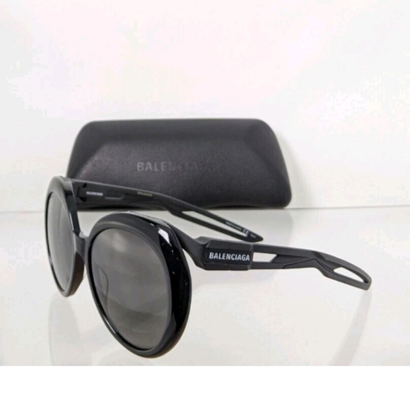 Balenciaga Black Oversized Round Black Sunglasses New With Case BB0024S - Picture 6 of 6